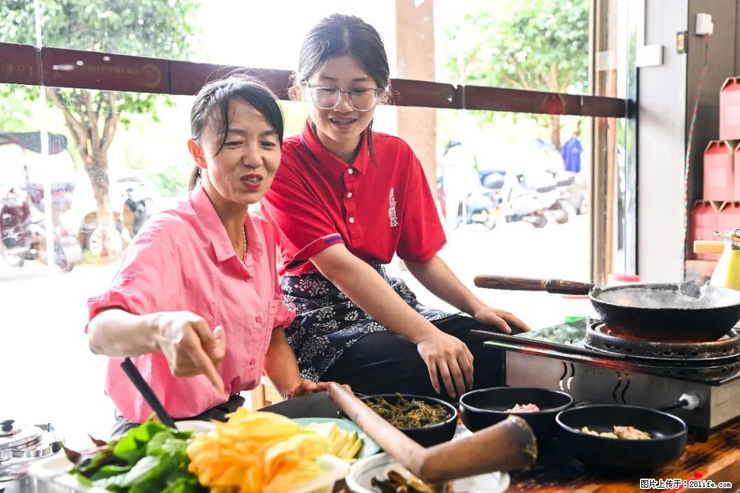 全网追的“扁担女孩”，找了一份暑假工，时薪12元 - 佳木斯生活资讯 - 佳木斯28生活网 jms.28life.net
